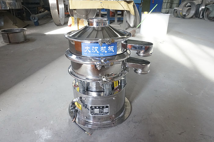 不銹鋼小型振動篩材質(zhì)使用不銹鋼與碳制造而成。